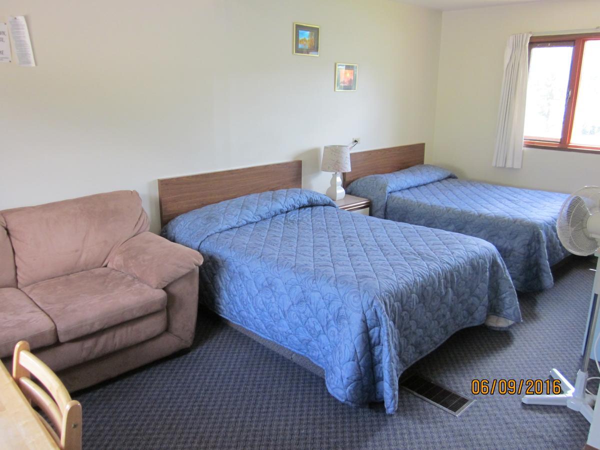 Valleyview Motel Уилямс Лейк Екстериор снимка