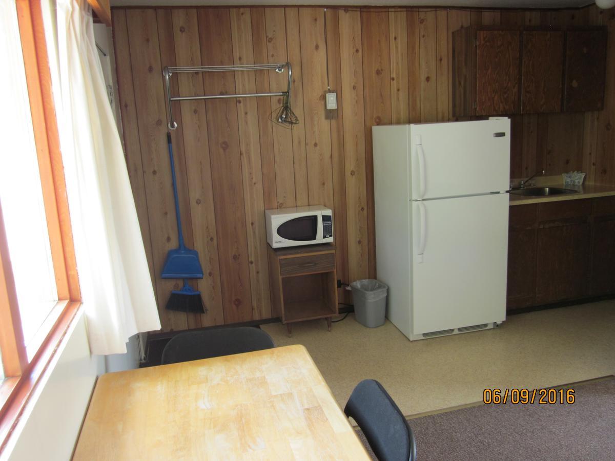 Valleyview Motel Уилямс Лейк Екстериор снимка